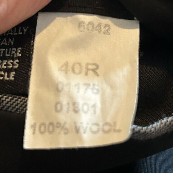 Jos A Bank Men's 40R Gray 2 Button Suit Coat Tailored Fit 100% Wool - Picture 6 of 7